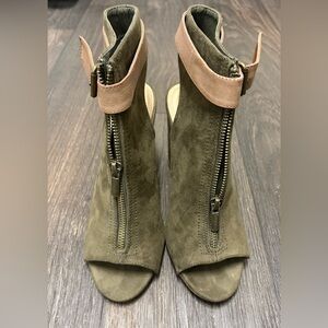 JustFab Olive Green Peep Toe Block Heel Booties – Size 8.5